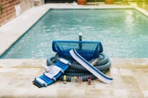 pool cleaning and maintenance